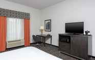 Bedroom 3 Hampton Inn Akron-South