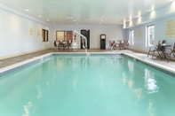 Swimming Pool Hampton Inn Akron-South