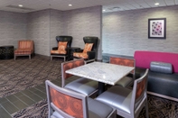 Lobi Hampton Inn Akron-South