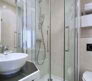 In-room Bathroom 4 Hotel Le Compostelle