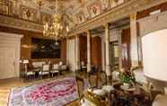 Lobi 4 Grand Hotel Villa Serbelloni