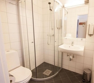 In-room Bathroom 6 Notodden Hotel