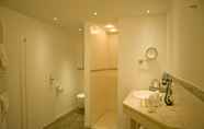 In-room Bathroom 4 Hotel Gut Schmelmerhof