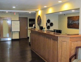 Lobby 2 Oak Hill Inn & Suites