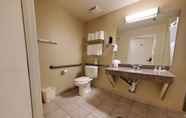 Toilet Kamar 7 Comfort Suites near Texas Medical Center - NRG Stadium