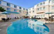 Swimming Pool 3 Holiday Inn Express & Suites Elk Grove Central - Hwy 99, an IHG Hotel