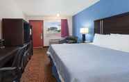 Kamar Tidur 6 Days Inn by Wyndham Ardmore