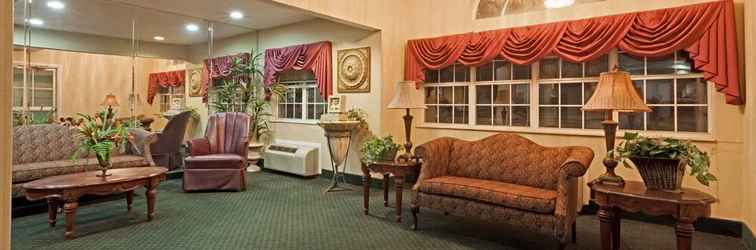 Lobby Microtel Inn & Suites by Wyndham Brandon