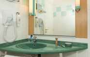 In-room Bathroom 2 ibis La Bresse Gerardmer