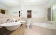 In-room Bathroom 7 Paradise Links Resort Port Douglas