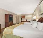 Bedroom 4 Ramada by Wyndham Saginaw Hotel & Suites