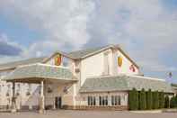 Exterior Super 8 by Wyndham Fort Frances