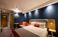 Bedroom 7 Holiday Inn Express Strathclyde Park M74 JCT 5, an IHG Hotel