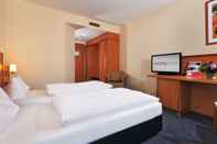 Bedroom IntercityHotel Bremen