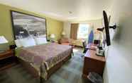 Bedroom 3 Super 8 by Wyndham Pittsburgh/Monroeville