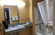 In-room Bathroom 5 Super 8 by Wyndham Richburg/Chester Area