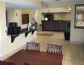 Lobby 2 Carolina Inn & Suites of Lake Norman