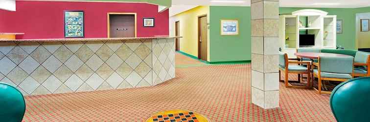 Lobby Super 8 by Wyndham Sturgeon Bay