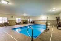 Swimming Pool Comfort Inn & Suites Dayton North