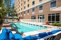 Swimming Pool Hampton Inn by Hilton Hallandale Beach Aventura