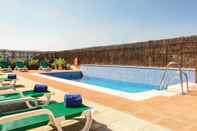 Swimming Pool ibis Granada