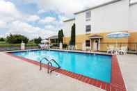 Swimming Pool Super 8 by Wyndham La Grange KY