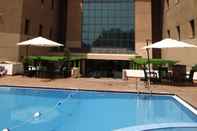 Swimming Pool Holiday Inn Riyadh-Olaya, an IHG Hotel