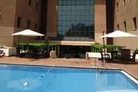 Swimming Pool Holiday Inn Riyadh-Olaya, an IHG Hotel