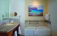 In-room Bathroom 2 Marriott's Waiohai Beach Club