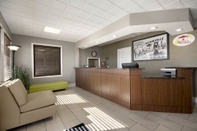 Lobby Super 8 by Wyndham Wytheville