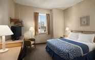 Bedroom 5 Days Inn by Wyndham Philadelphia Convention Center