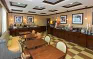 Restoran 3 Hampton Inn Buffalo-Williamsville