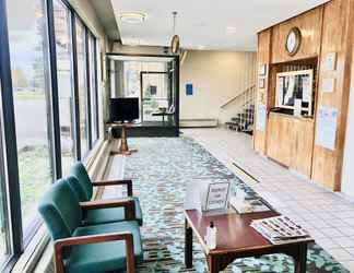 Lobby 2 Howard Johnson by Wyndham Sault Ste Marie ON