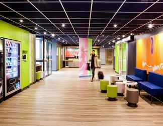 Lobby 2 ibis budget Grigny Centre