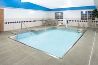 Swimming Pool Microtel Inn & Suites by Wyndham Springfield