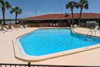 Swimming Pool Super 8 by Wyndham Lake City