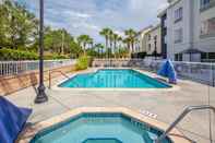 สระว่ายน้ำ Fairfield Inn & Suites by Marriott Sarasota Lakewood Ranch