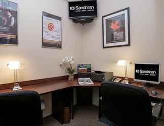 Lobi 2 Sandman Suites Surrey-Guildford