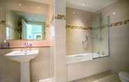 In-room Bathroom 7 Macdonald Cardrona Hotel, Golf & Spa