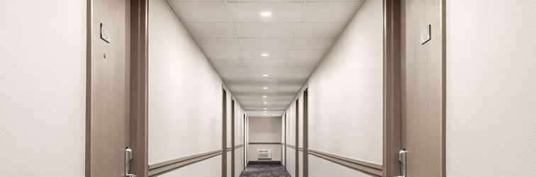 Lobby Super 8 by Wyndham Sarnia ON