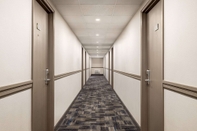 Lobby Super 8 by Wyndham Sarnia ON