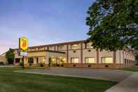 Exterior Super 8 by Wyndham Sarnia ON