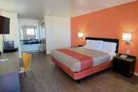 Bedroom Motel 6 Santa Nella, CA - Los Banos