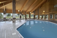 Swimming Pool Baymont by Wyndham Columbus/Rickenbacker