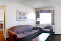 Common Space SureStay Plus By Best Western Upland Ontario North