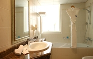 In-room Bathroom 6 Al Maha Arjaan By Rotana