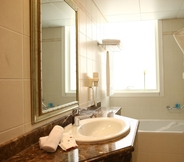 In-room Bathroom 6 Al Maha Arjaan By Rotana