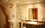 In-room Bathroom 7 Al Maha Arjaan By Rotana