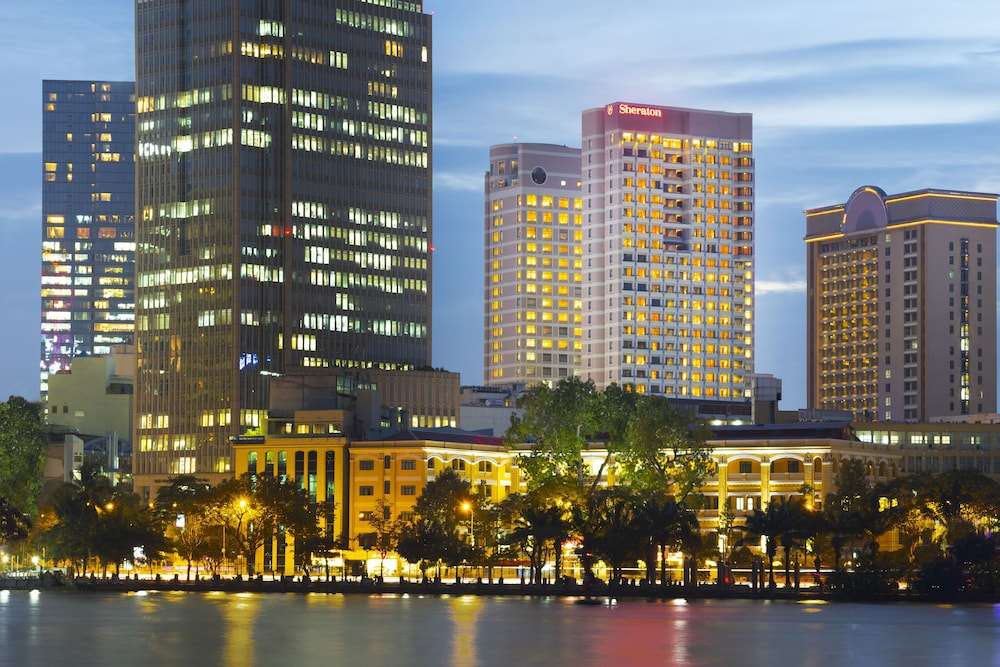 Sheraton Saigon Hotel & Towers khách sạn gần phố đi bộ Nguyễn Huệ