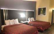 Bedroom 4 Days Inn by Wyndham Grove City Columbus South